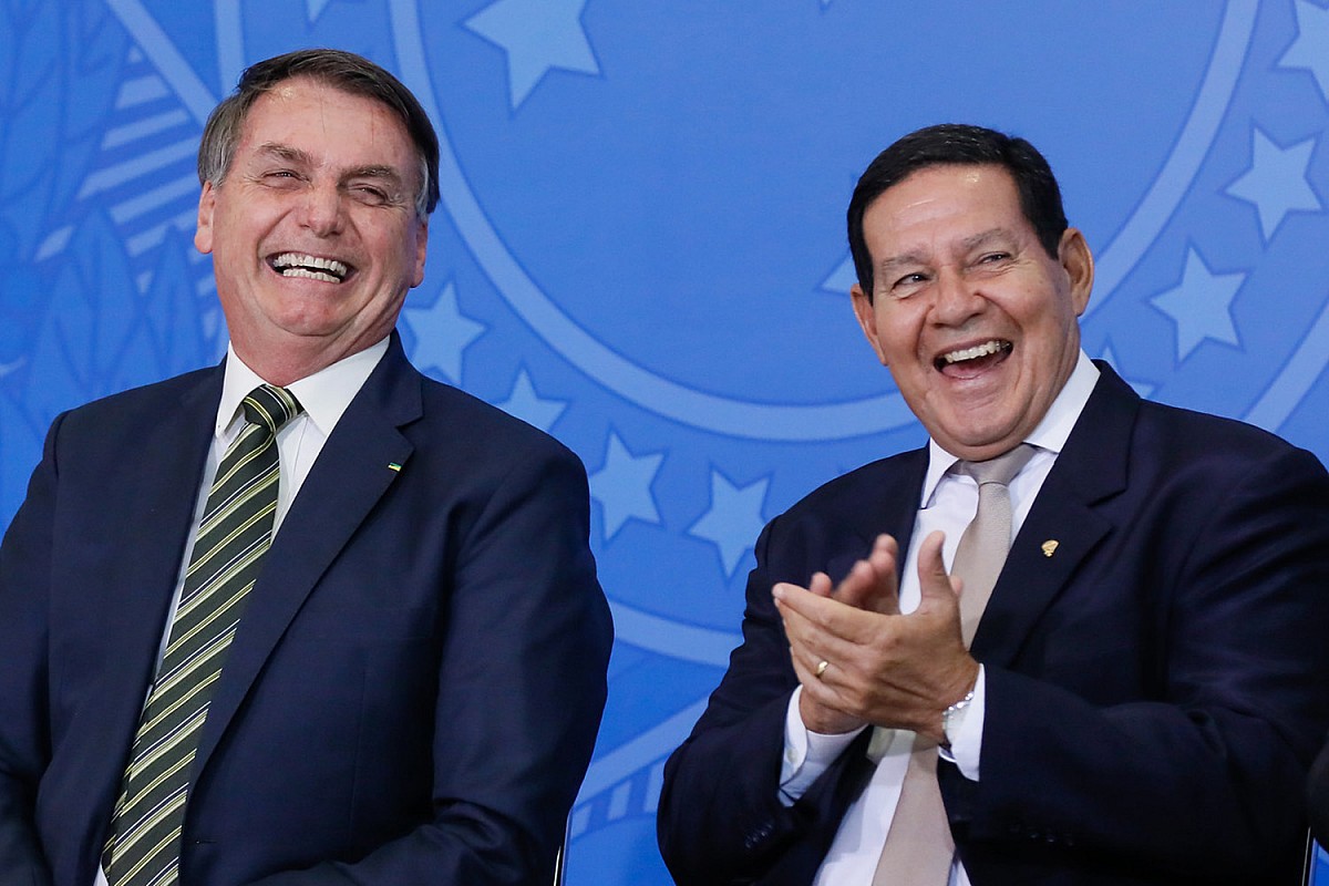 TSE arquiva ações que pediam cassação da chapa Bolsonaro-Mourão