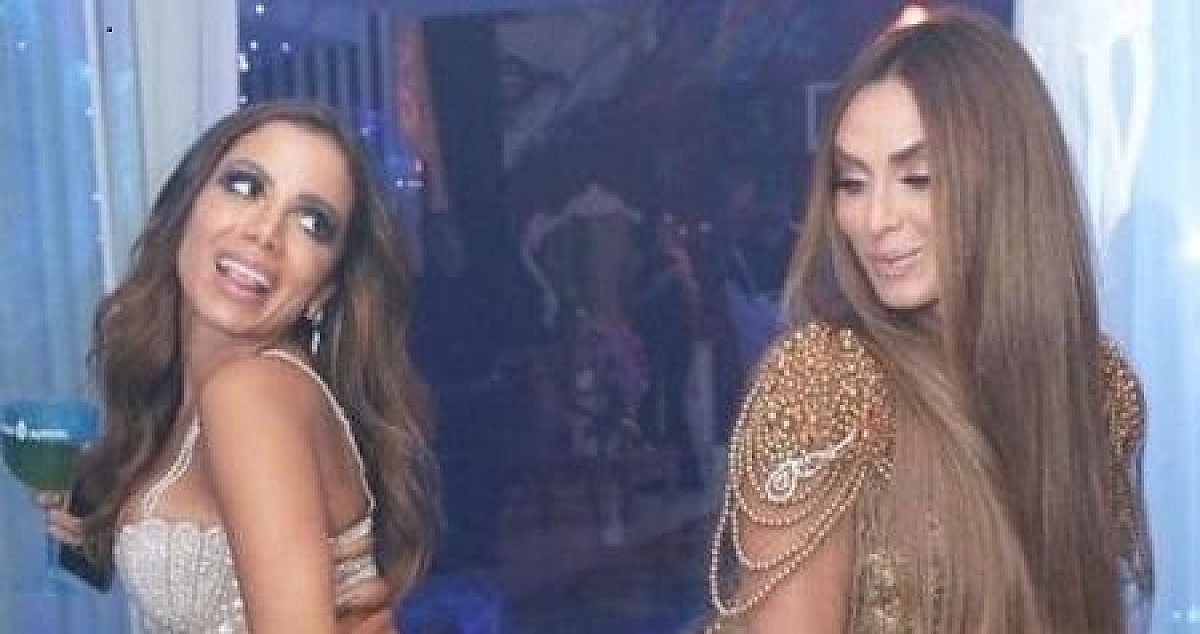 Nicole Bahls vista Anitta nos EUA e leva feijão para a cantora