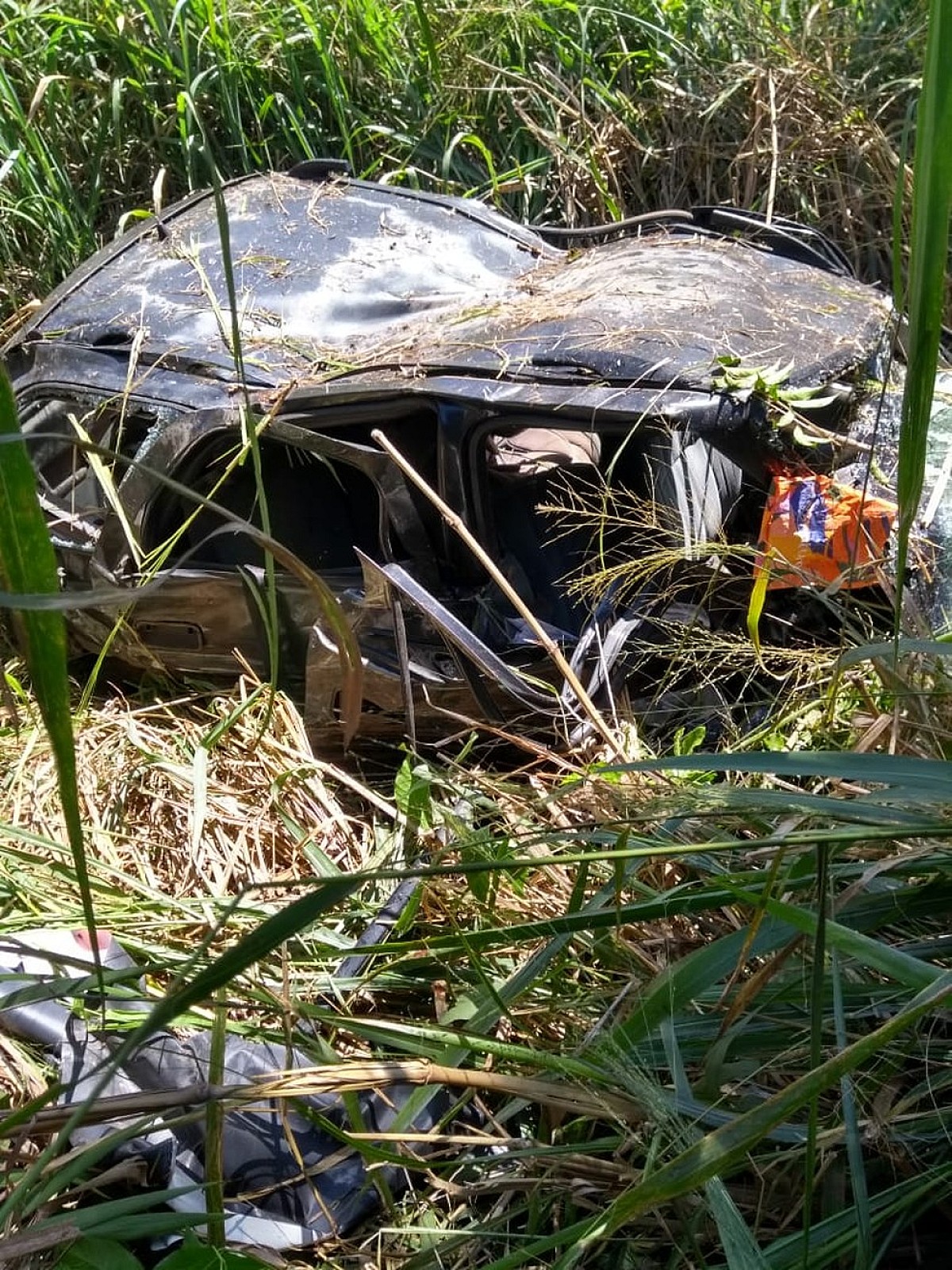 Carros batem de frente e deixam 7 pessoas feridas em rodovia da região