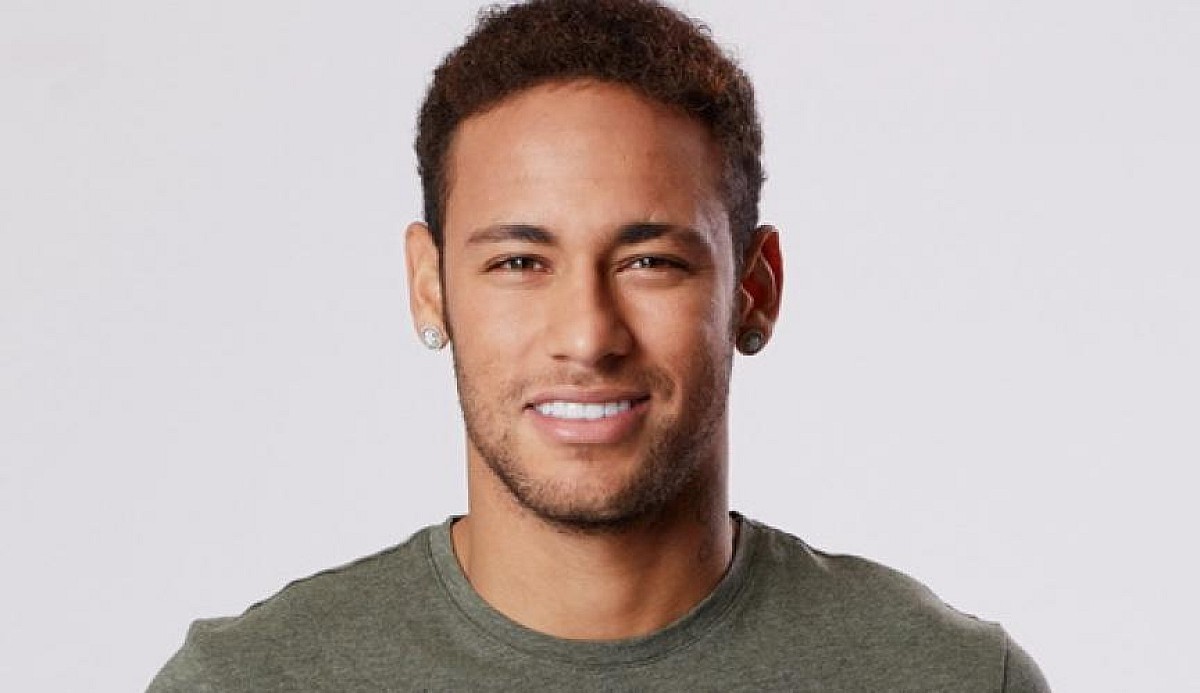 Neymar volta a atacar de modelo em campanha publicitária