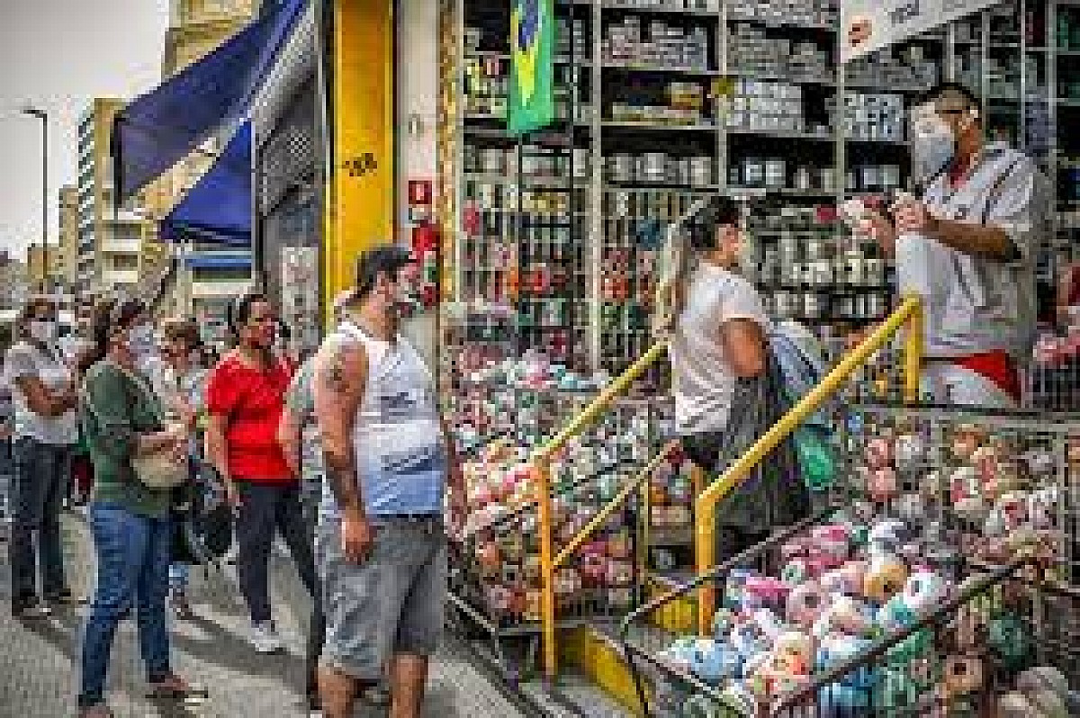 Prejuízo do comércio com feriados em 2022 será o menor desde 2014, diz CNC