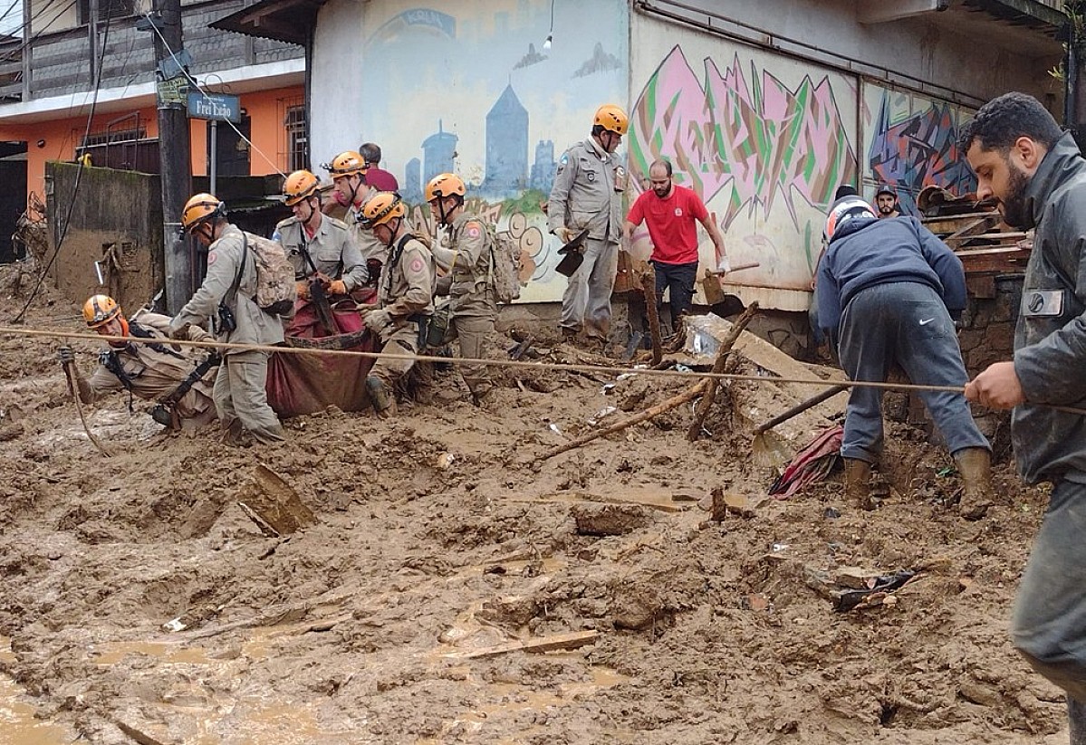 Temporal em Petrópolis deixa 104 mortos