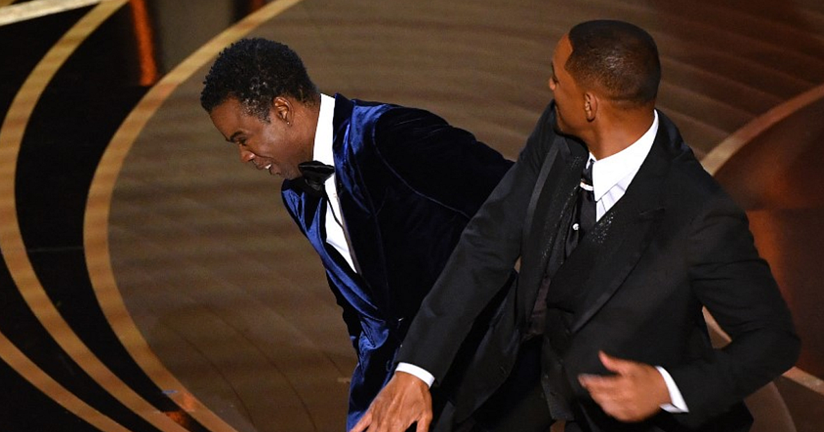 Will Smith pede desculpas a Chris Rock por tapa durante o Oscar