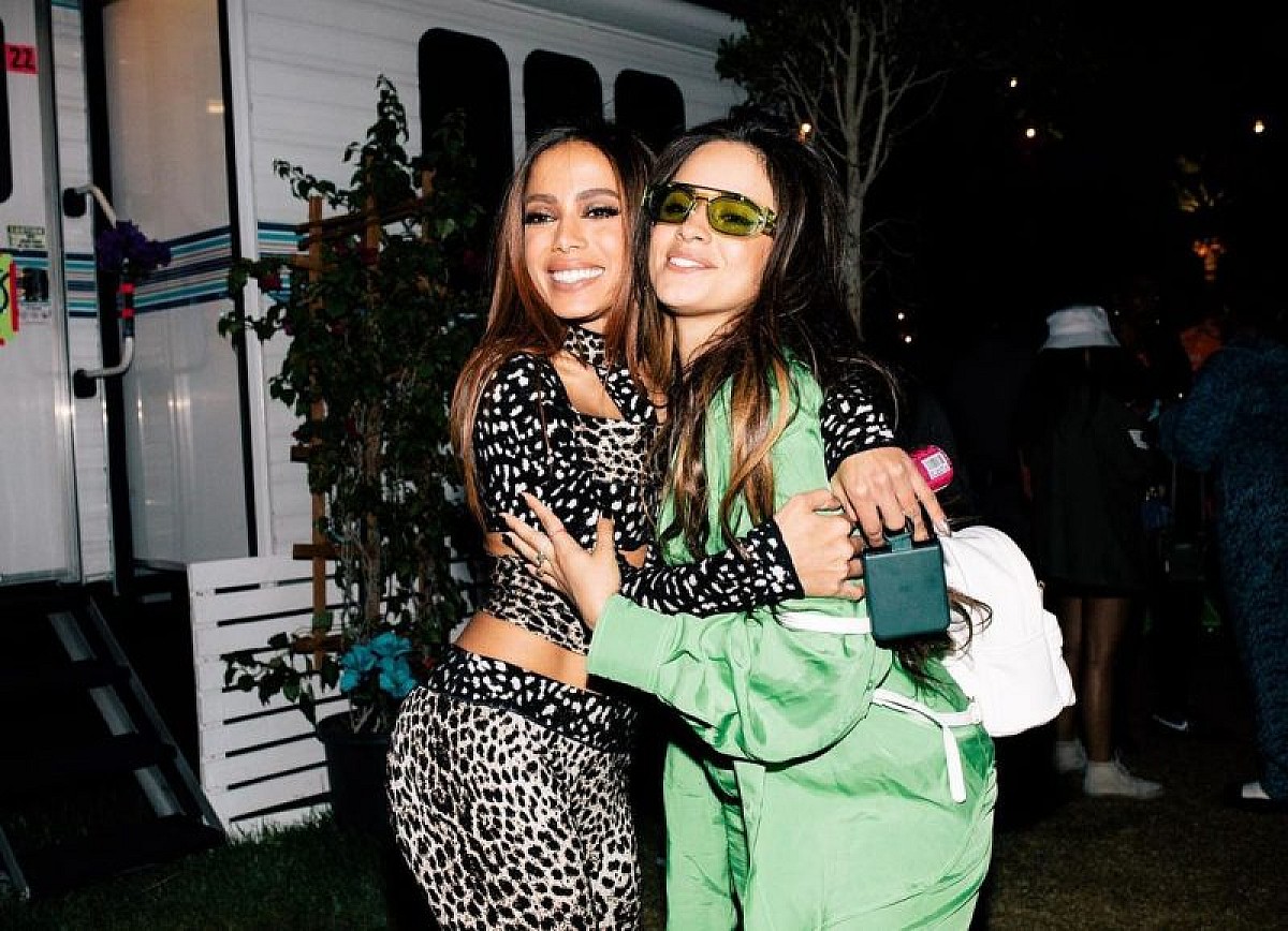 O encontro de milhões: Camila Cabello, Anitta e Juliette se divertem nos bastidores do Coachella