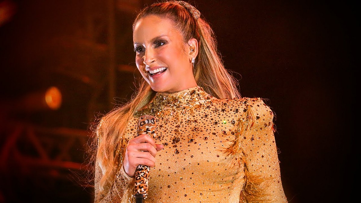 Ex funcionário processa a cantora Cláudia Leitte e pede indenização milionária 