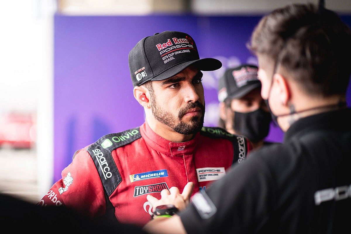 Caio Castro sofre acidente durante corrida e causa clima de tensão em Interlagos