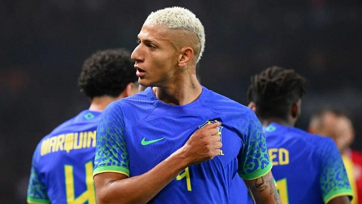 Brasil joga contra Camarões no terceiro jogo pela Copa do Mundo