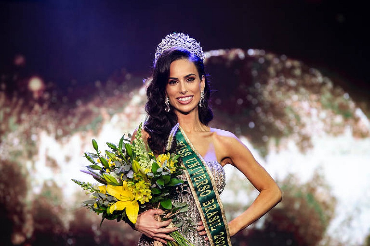 Miss Brasil Mia Mamede embarca para os Estados Unidos rumo ao Miss Universo 