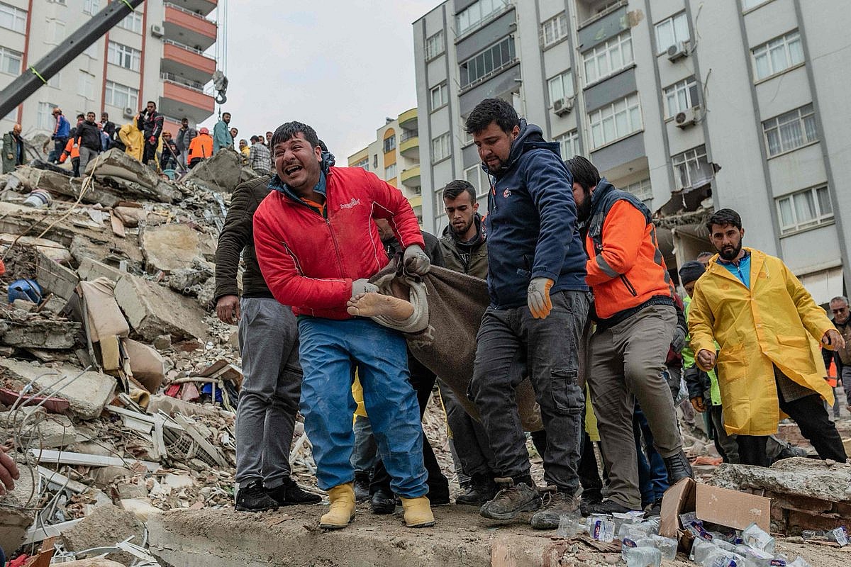 Número de mortos no terremoto na Turquia e na Síria passa de 16 mil 