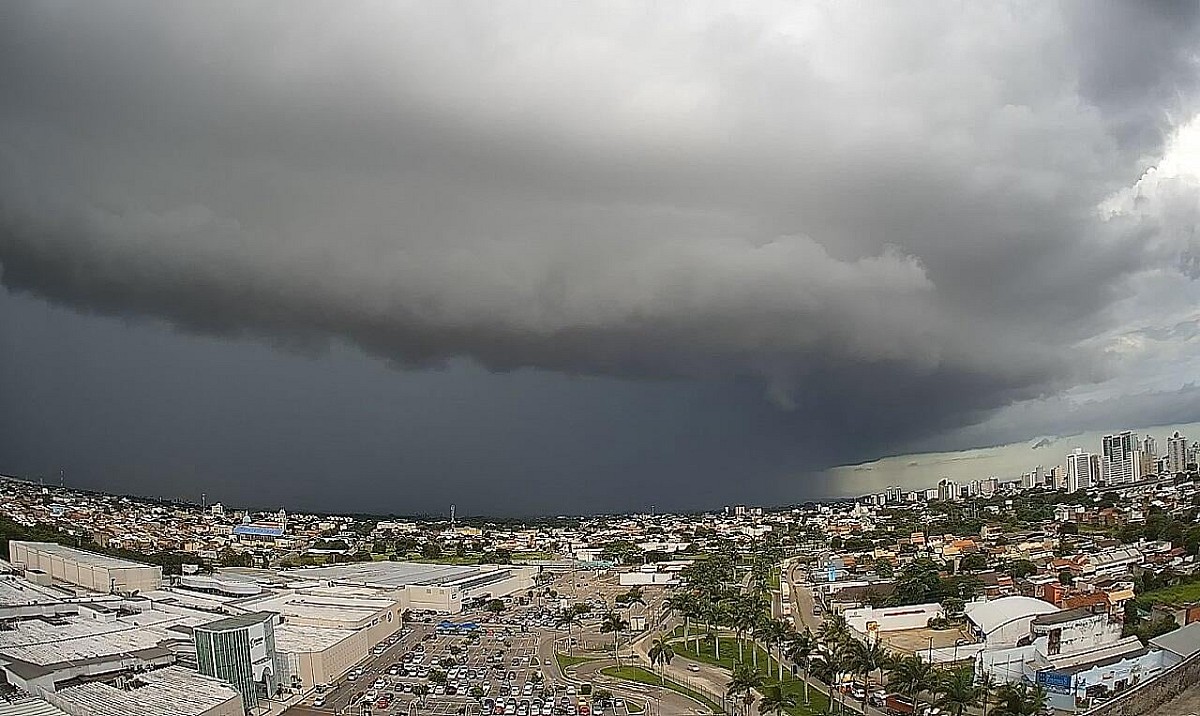 Ciclone em alto-mar deve causar chuva e ventos fortes nesta semana