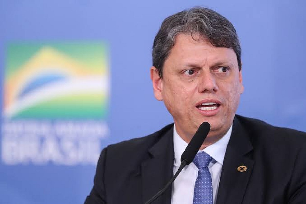 Governo de SP faz aviso sobre vídeo fraudulento que emprega deepfake para simular a voz e a imagem de Tarcísio.