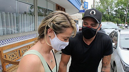 Paolla Oliveira e Diogo Nogueira são flagrados juntos em aeroporto de SP