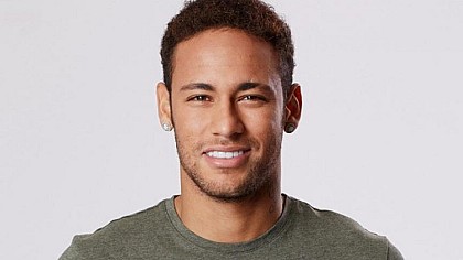 Neymar volta a atacar de modelo em campanha publicitária