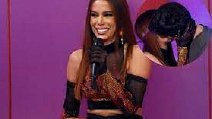 Anitta beija muito no palco do Domingão