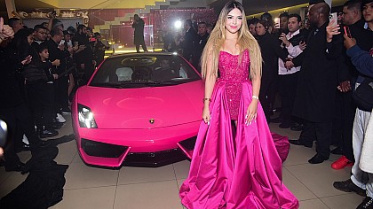 Mc Melody faz 15 anos e ganha uma Lamborghini Gallardo