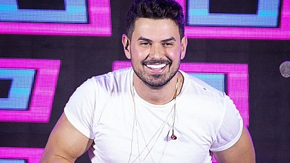 Ex-Miss Brasil, Débora Lyra se casa com cantor sertanejo Gabriel Gava