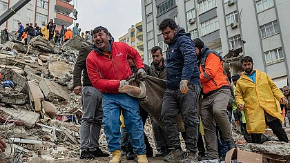 Número de mortos no terremoto na Turquia e na Síria passa de 16 mil