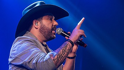 Sertanejo Edson renova votos de casamento com a mulher