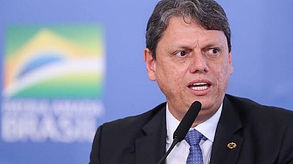 Governo de SP faz aviso sobre vídeo fraudulento que emprega deepfake para simular a voz e a imagem de Tarcísio.