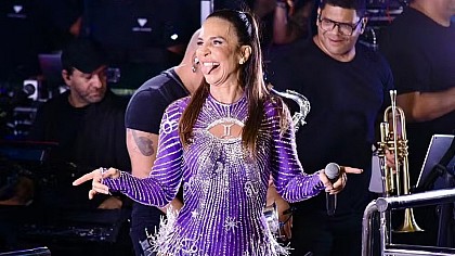 Ivete dá ‘bronca’ em fã que fumava cigarro eletrônico e pede para ele jogá-lo fora